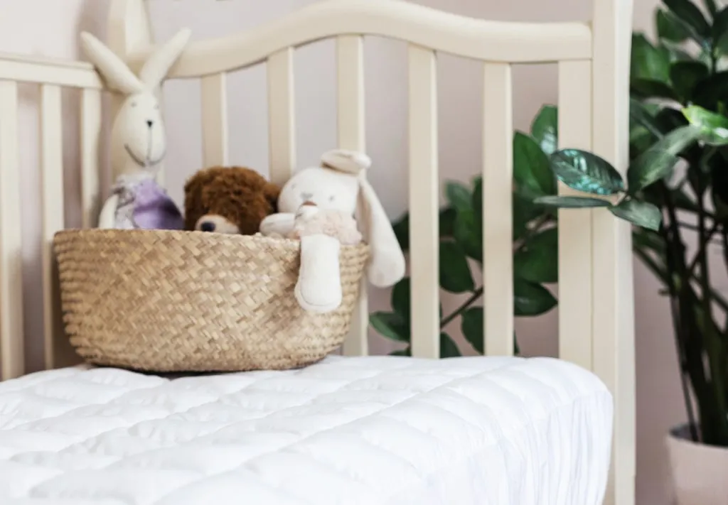 Наматрасник German Grass кассетный Mattress Baby Down Grass с юбкой в интерьере