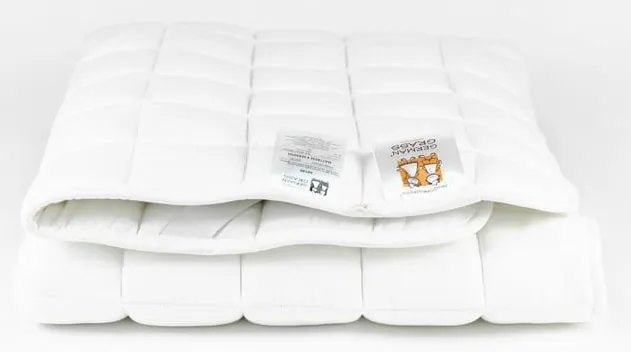 Наматрасник German Grass с резинками по углам Mattress Kinder 4 Seasons Grass