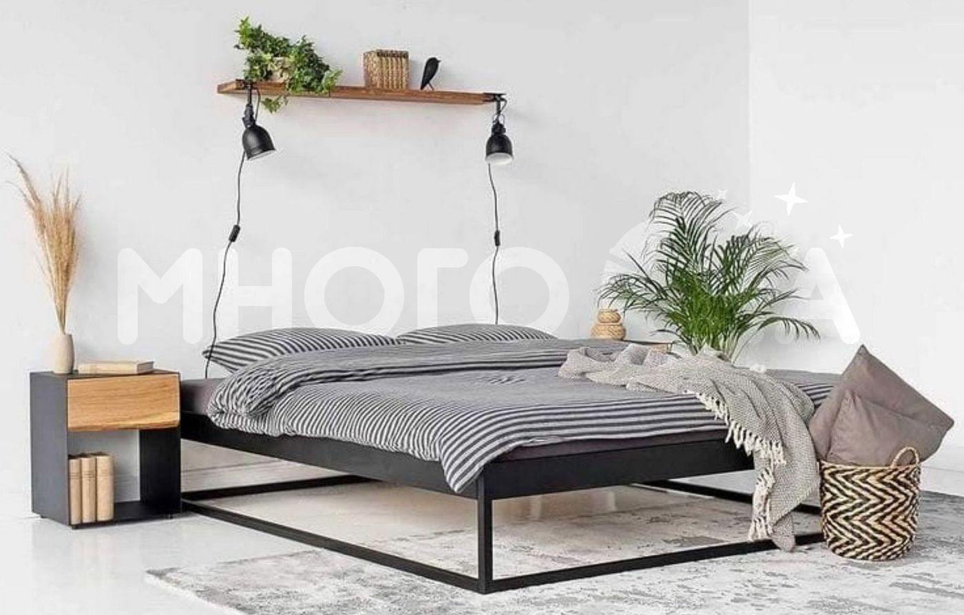 Кровать из настоящего массива дерева 
