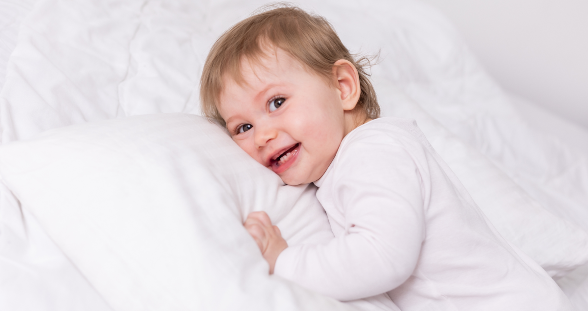 Нужна ли подушка новорожденному: с какого возраста можно использовать и какую выбрать